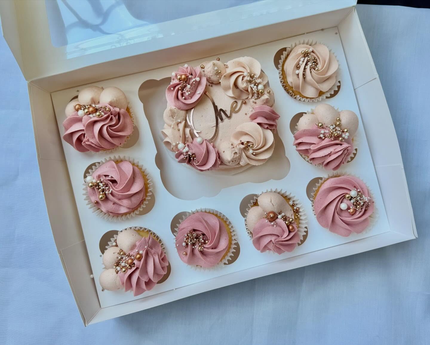 BENTO CAKE AND 8 CUPCAKES